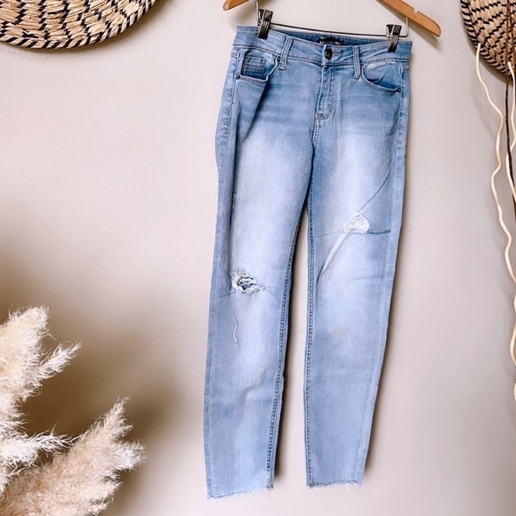 Kenneth Cole Light Wash Jess Skinny Jeans Size 2 - Picture 3 of 6